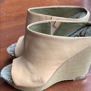 Same Edelman Nude Wedges